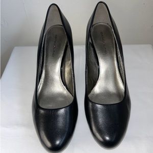 Bandolino Capture Women's Size 7 1/2M Black. 3.5" Heel
